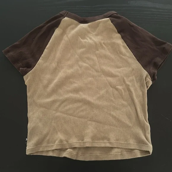 Aritzia baseball style tee, tna size small. - Picture 2 of 4